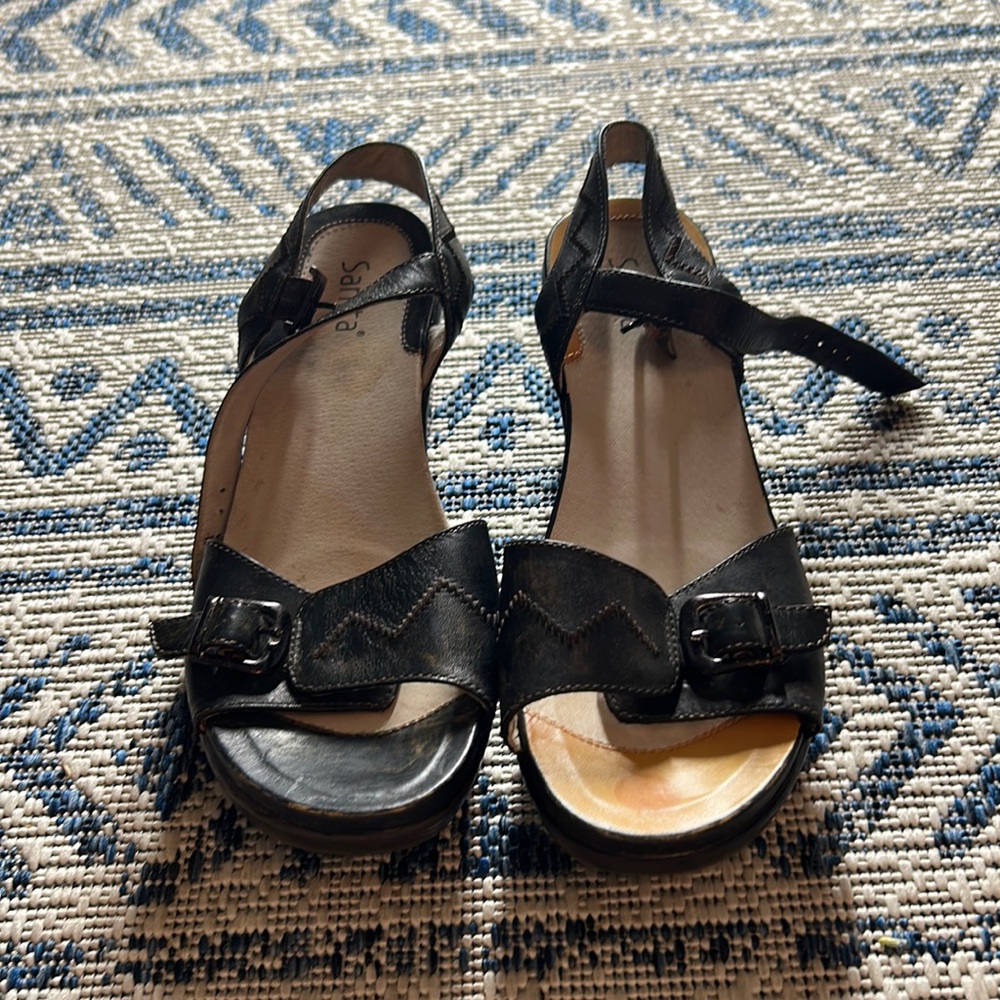 Like New sanita heeled scandals